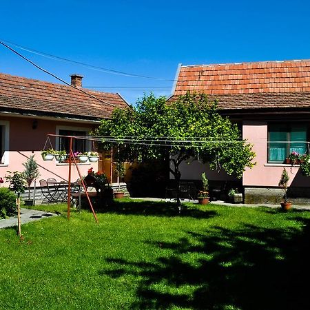 Lugas Szallas Jaszbereny Exterior photo