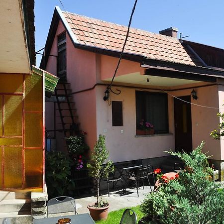 Lugas Szallas Jaszbereny Exterior photo